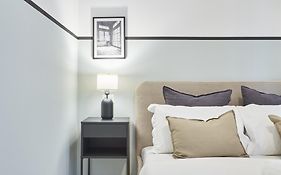 Elegante Appartamento Minimal Dai Tocchi Botanici